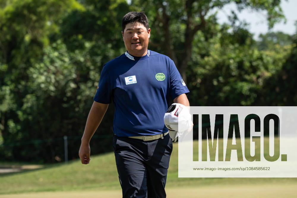 Sungjae IM from Korea is happy after his round of -7 par bringing him into the lead with -13par. Round 2 in the Macao Open Golf at Macau Golf & Country Club. Macau Open Golf Round 2 - ZUMAr144 20261016_zap_r144_091