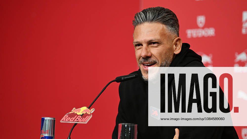 Fußball-Bundesliga Saison 2026 2027, 6. Spieltag, PK RB Leipzig vor Bayern München vs. RB Leipzig (16.10.2026). Martin Demichelis (Trainer RB Leipzig) bei der Pressekonferenz von RB Leipzig vor dem Bundesliga-Spiel bei Bayern München (16.10.2026). Leipzig Sachsen Deutschland Red-Bull-Trainingsgelände am Cottaweg