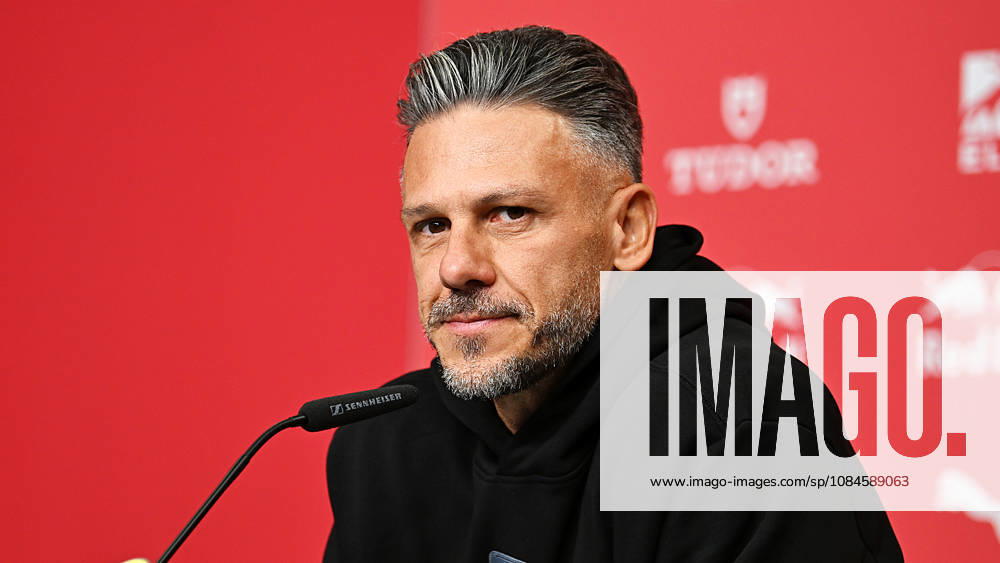 Fußball-Bundesliga Saison 2026 2027, 6. Spieltag, PK RB Leipzig vor Bayern München vs. RB Leipzig (16.10.2026). Martin Demichelis (Trainer RB Leipzig) bei der Pressekonferenz von RB Leipzig vor dem Bundesliga-Spiel bei Bayern München (16.10.2026). Leipzig Sachsen Deutschland Red-Bull-Trainingsgelände am Cottaweg