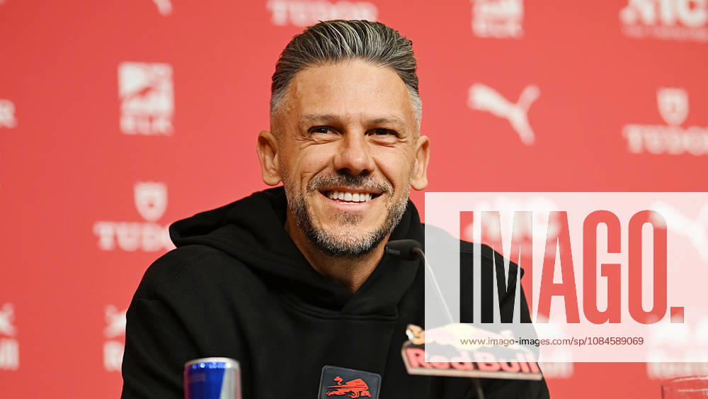Fußball-Bundesliga Saison 2026 2027, 6. Spieltag, PK RB Leipzig vor Bayern München vs. RB Leipzig (16.10.2026). Martin Demichelis (Trainer RB Leipzig) bei der Pressekonferenz von RB Leipzig vor dem Bundesliga-Spiel bei Bayern München (16.10.2026). Leipzig Sachsen Deutschland Red-Bull-Trainingsgelände am Cottaweg