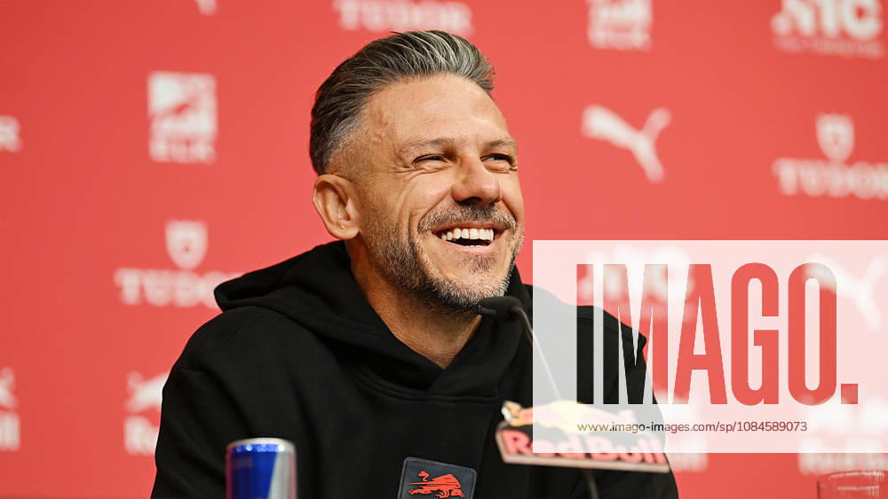 Fußball-Bundesliga Saison 2026 2027, 6. Spieltag, PK RB Leipzig vor Bayern München vs. RB Leipzig (16.10.2026). Martin Demichelis (Trainer RB Leipzig) bei der Pressekonferenz von RB Leipzig vor dem Bundesliga-Spiel bei Bayern München (16.10.2026). Leipzig Sachsen Deutschland Red-Bull-Trainingsgelände am Cottaweg