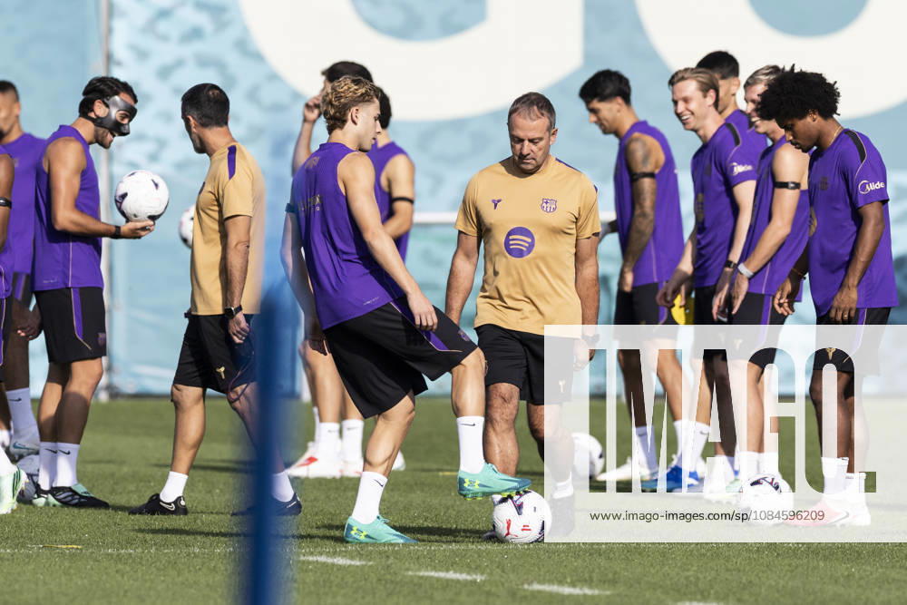 Hansi Flick, head coach and Fermin Lopez during the training day of FC Barcelona, Barca ahead the Spanish League, Laliga EA Sports, football match against Real Betis at Ciudad Esportiva Joan Gamper on October 16, 2026 in Sant Joan Despi, Barcelona, Spain. FC Barcelona Training And press conference, PK, Pressekonferenz - LaLiga EA Sports - ZUMAa181 20261016_zaa_a181_041