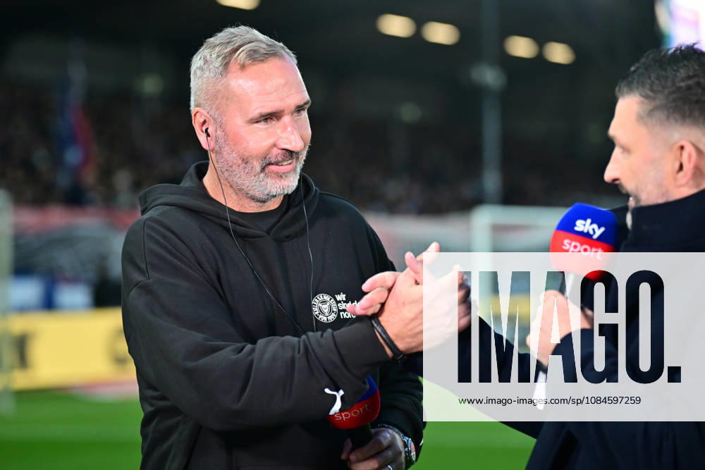 Fußball, Herren, 2.BL (Bundesliga), Saison 2026 2027, Holstein Kiel - Hertha BSC Berlin, 8. Spieltag, KSV, Holstein-Stadion, Letzter gegen Tabellenführer Trainer Tim Walter (Kiel) mit Moderator Torsten Mattuschka Kiel, Holstein-Stadion Holstein-Stadion Schleswig-Holstein Deutschland