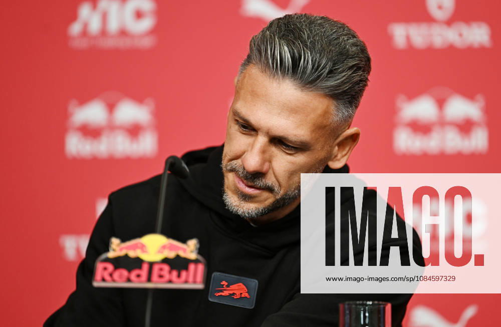 Fußball-Bundesliga Saison 2026 2027, 6. Spieltag, PK RB Leipzig vor Bayern München vs. RB Leipzig (16.10.2026). Martin Demichelis (Trainer RB Leipzig) bei der Pressekonferenz von RB Leipzig vor dem Bundesliga-Spiel bei Bayern München (16.10.2026). Leipzig Sachsen Deutschland Red-Bull-Trainingsgelände am Cottaweg