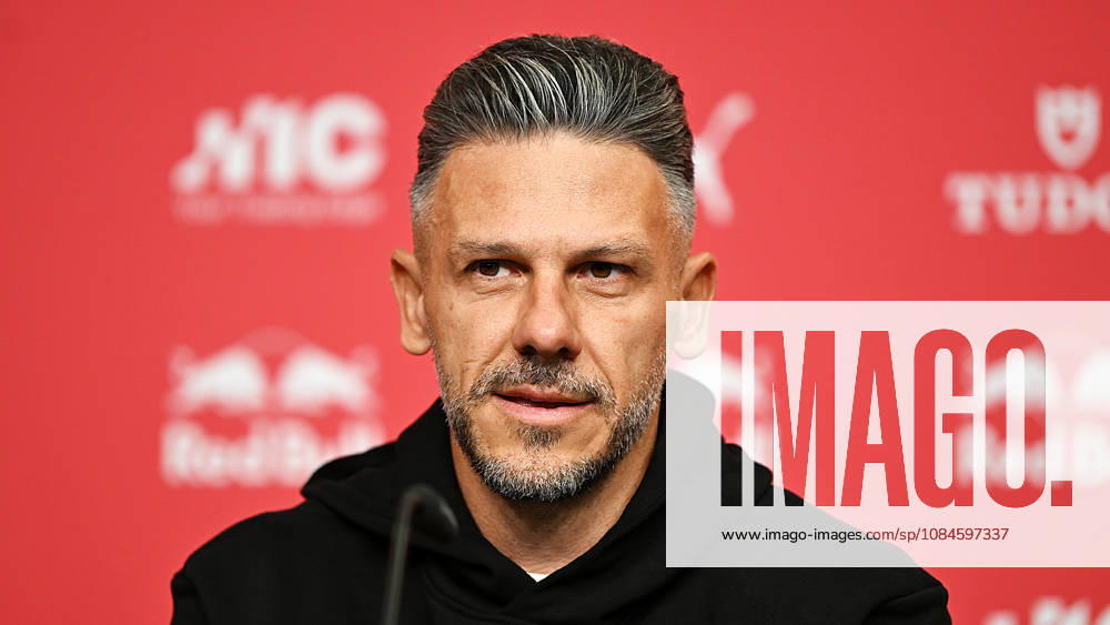 Fußball-Bundesliga Saison 2026 2027, 6. Spieltag, PK RB Leipzig vor Bayern München vs. RB Leipzig (16.10.2026). Martin Demichelis (Trainer RB Leipzig) bei der Pressekonferenz von RB Leipzig vor dem Bundesliga-Spiel bei Bayern München (16.10.2026). Leipzig Sachsen Deutschland Red-Bull-Trainingsgelände am Cottaweg