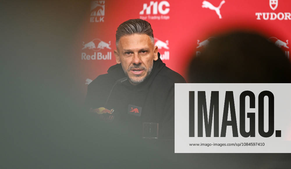 Fußball-Bundesliga Saison 2026 2027, 6. Spieltag, PK RB Leipzig vor Bayern München vs. RB Leipzig (16.10.2026). Martin Demichelis (Trainer RB Leipzig) bei der Pressekonferenz von RB Leipzig vor dem Bundesliga-Spiel bei Bayern München (16.10.2026). Leipzig Sachsen Deutschland Red-Bull-Trainingsgelände am Cottaweg