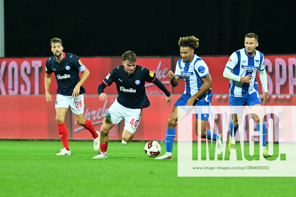 Fußball, Herren, 2.BL (Bundesliga), Saison 2026 2027, Holstein Kiel - Hertha BSC Berlin, 8. Spieltag, KSV, Holstein-Stadion, Letzter gegen Tabellenführer Leon Parduzi gegen Deyovaisio Evan Zeefuik Kiel, Holstein-Stadion Holstein-Stadion Schleswig-Holstein Deutschland