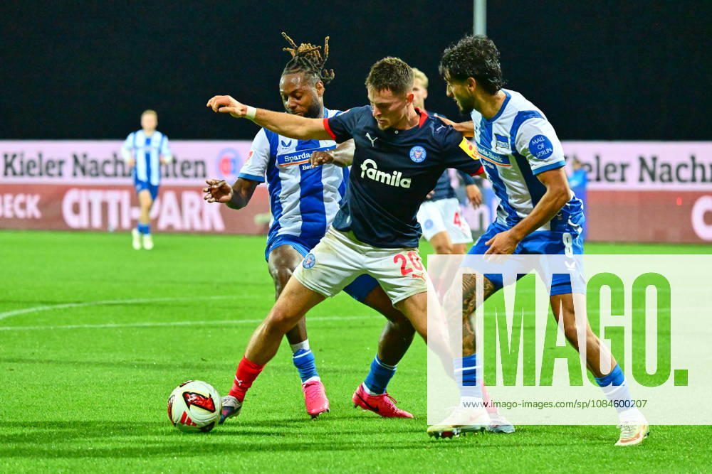 Fußball, Herren, 2.BL (Bundesliga), Saison 2026 2027, Holstein Kiel - Hertha BSC Berlin, 8. Spieltag, KSV, Holstein-Stadion, Letzter gegen Tabellenführer Adrian Kapralik gegen Kevin Simone Sessa Kiel, Holstein-Stadion Holstein-Stadion Schleswig-Holstein Deutschland