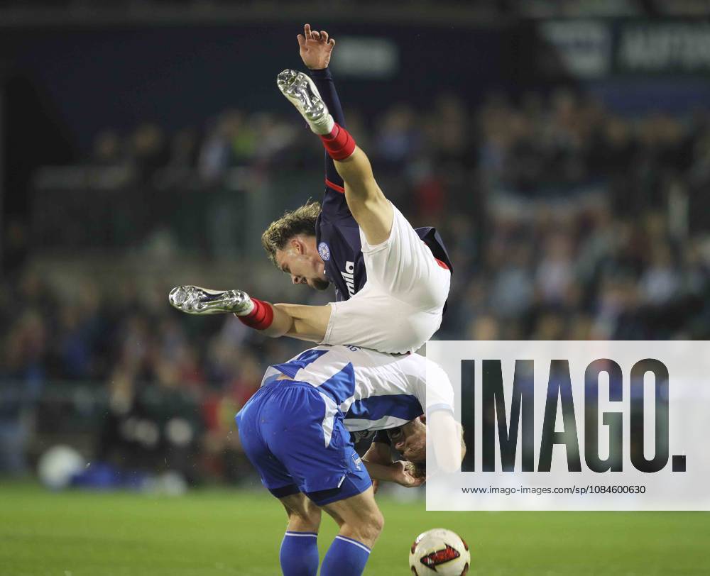 Foto : Leon PARDUZI (Kiel) gegen Sebastian GRÖNNING (Hertha) Fussball 2. Bundesliga , 2. Spieltag am Fr. 16.10.2026 Holstein Kiel - Hertha BSC