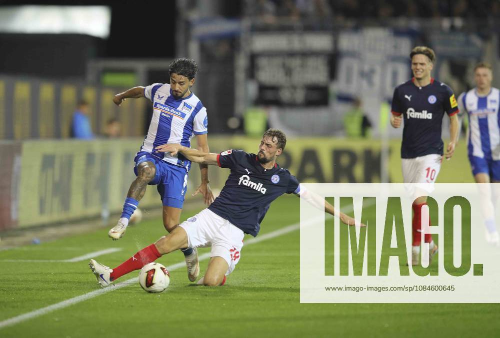 Foto : Kevin SESSA (Hertha) gegen Jonas MEFFERT (Kiel , rechts) Fussball 2. Bundesliga , 2. Spieltag am Fr. 16.10.2026 Holstein Kiel - Hertha BSC