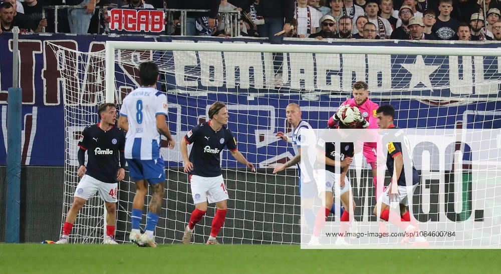 Torhueter Timon Weiner (Holstein Kiel) Fussball, Herren, Saison 2026 2027, 2.BL, Holstein Stadion, Holstein Kiel gegen Hertha BSC Berlin DFL REGULATIONS PROHIBIT ANY USE OF PHOTOGRAPHS AS IMAGE SEQUENCES AND OR QUASI-VIDEO.