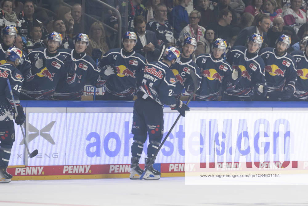 Im Bild v.l.: Tor, Treffer, Jubel, Torjubel, Freude, Begeisterung, feiert, nach Ausgleichtreffer durch Ryan Murphy (EHC Red Bull Muenchen 24), GER, Berlin, Eishockey, DEL 1, Eisbaeren Berlin vs EHC Red Bull Muenchen, in der Uber Arena, 16.10.2026,