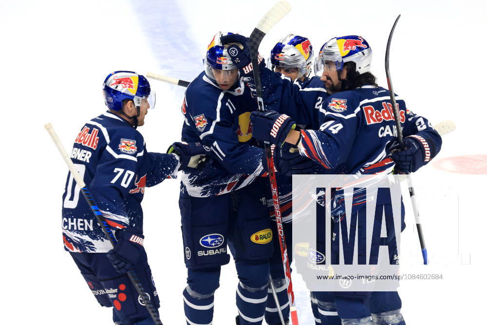 DEU, GER, Eishockey, 9.Spieltag, Saison 2026 27, Berlin, Eisbaeren Berlin vs. RB Muenchen 1:0 durch RYAN MURPHY ( RedBull Muenchen 24 ), Jubel, jubelt, Freude, Glueck, gluecklich, positive Emotionen, RedBull Muenchen-Spieler nordphoto GmbH Engler Berlin Uber-Arena Berlin Deutschland