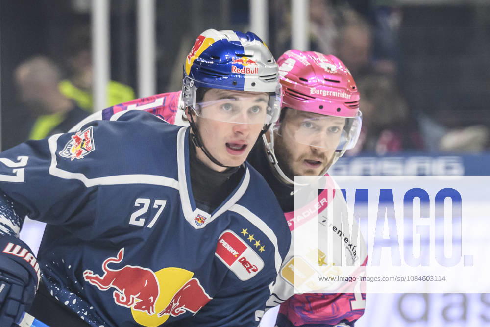 Im Bild v.l.: Veit Oswald (EHC Red Bull Muenchen 27), Eric Mik (Eisbären Berlin 12), lauern auf den Puck, GER, Berlin, Eishockey, DEL 1, Eisbaeren Berlin vs EHC Red Bull Muenchen, in der Uber Arena, 16.10.2026,