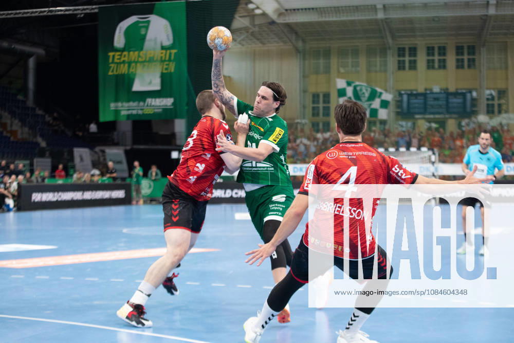Handball, HBL2: SC DHfK Leipzig - ASV Hamm-Westfalen; 16.10.2026 Dean Bombac (44, SC DHfK Leipzig) wird aufgehalten. Handball, 2. Bundesliga, Saison 2026 2027, 8. Spieltag: SC DHfK Leipzig vs. ASV Hamm-Westfalen am 16.10.2026 in der Quarterback Immobilien Arena Leipzig.
