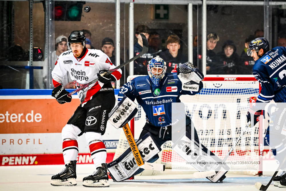Hendrik Hane (Iserlohn Roosters, 32) Louis-Marc Aubry (Kölner Haie, 15), GER, Iserlohn Roosters vs. Koeler Haie, Eishockey, Penny-DEL, 9. Spieltag, Spielzeit 2026 2027, 16.10.2026, GER, Iserlohn Roosters vs. Koeler Haie, Eishockey, Penny-DEL, 9. Spieltag, Spielzeit 2026 2027, 16.10.2026 Iserlohn
