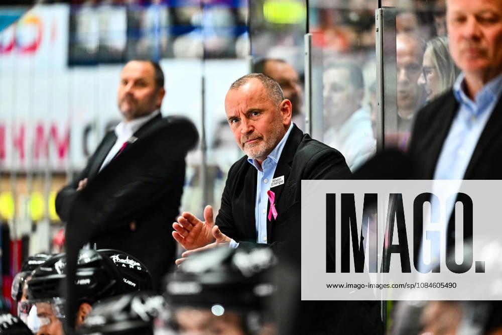 Thomas Berglund (Cheftrainer, Headcoach, Koelner Haie), GER, Iserlohn Roosters vs. Koeler Haie, Eishockey, Penny-DEL, 9. Spieltag, Spielzeit 2026 2027, 16.10.2026, GER, Iserlohn Roosters vs. Koeler Haie, Eishockey, Penny-DEL, 9. Spieltag, Spielzeit 2026 2027, 16.10.2026 Iserlohn