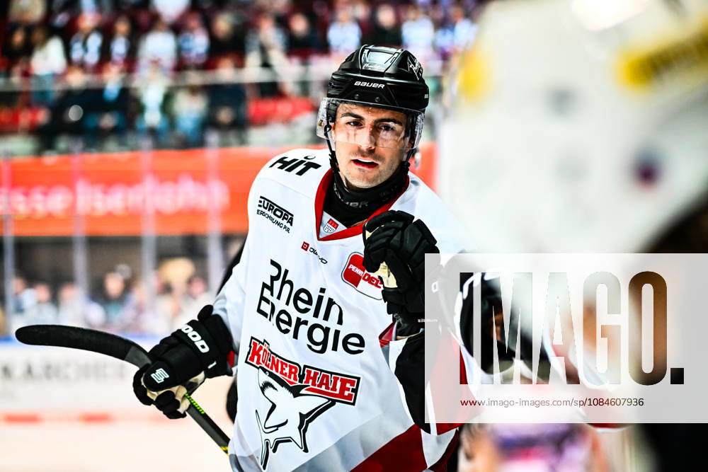 Torjubel, Jubel, Freude bei Torschütze Maximilian Kammerer (Kölner Haie, 9), GER, Iserlohn Roosters vs. Koeler Haie, Eishockey, Penny-DEL, 9. Spieltag, Spielzeit 2026 2027, 16.10.2026, GER, Iserlohn Roosters vs. Koeler Haie, Eishockey, Penny-DEL, 9. Spieltag, Spielzeit 2026 2027, 16.10.2026 Iserlohn