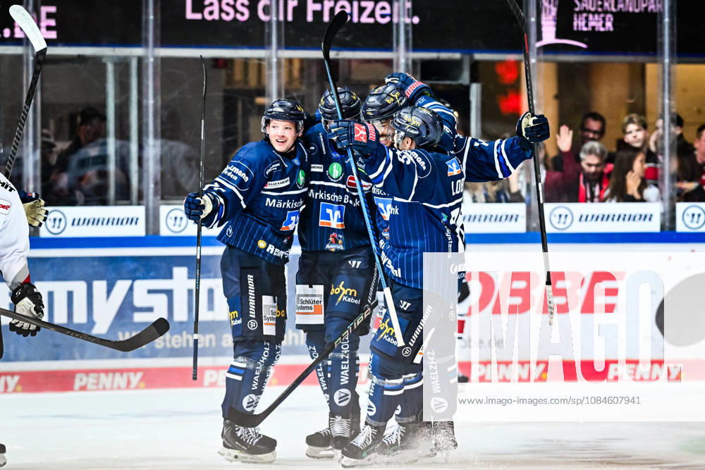 Torjubel, Jubel, Freude bei Torschütze Julian Napravnik (Iserlohn Roosters, 75), GER, Iserlohn Roosters vs. Koeler Haie, Eishockey, Penny-DEL, 9. Spieltag, Spielzeit 2026 2027, 16.10.2026, GER, Iserlohn Roosters vs. Koeler Haie, Eishockey, Penny-DEL, 9. Spieltag, Spielzeit 2026 2027, 16.10.2026 Iserlohn