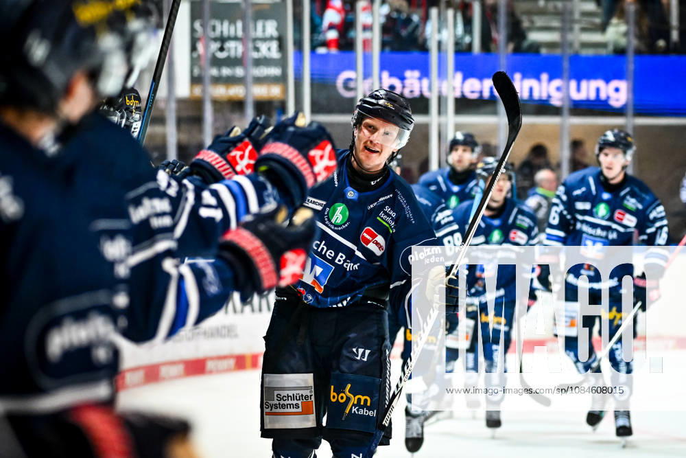 Torjubel, Jubel, Freude bei Torschütze Emil Johansson (Iserlohn Roosters, 57), GER, Iserlohn Roosters vs. Koeler Haie, Eishockey, Penny-DEL, 9. Spieltag, Spielzeit 2026 2027, 16.10.2026, GER, Iserlohn Roosters vs. Koeler Haie, Eishockey, Penny-DEL, 9. Spieltag, Spielzeit 2026 2027, 16.10.2026 Iserlohn