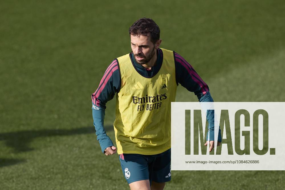 Bernardo Silva (Real Madrid CF) is seen in action during a training session on the eve of the LaLiga EA SPORTS 2026 2027 match between Real Madrid CF and Sevilla FC..Real Madrid CF is holding its final training session and press conference, PK, Pressekonferenz ahead of its ninth LaLiga game. Madrid Spain - ZUMAs197 20261017_aaa_s197_049
