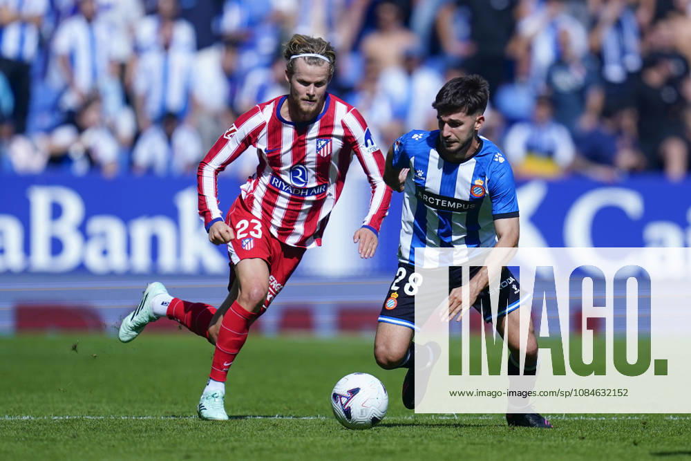 ESP: RCD Espanyol - Atletico de Madrid. La Liga EA Sports. Matchday 9 Javi Hernandez of RCD Espanyol and Morten Hjulmand of Atletico de Madrid during the La Liga EA Sports match between RCD Espanyol and Atletico de Madrid played at RCDE Stadium on October 17, 2026 in Barcelona, Spain. kpng