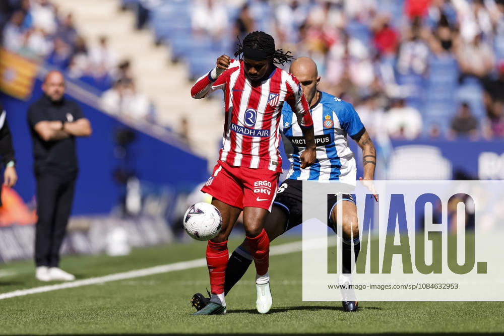 Ademola Lookman of Atletico de Madrid and Vanja Drkusic of RCD Espanyol in action during the Spanish league, LaLiga EA Sports, football match played between RCD Espanyol and Atletico de Madrid at RCDE Stadium on October 17, 2026 in Cornella, Spain. RCD Espanyol V Atletico De Madrid - LaLiga EA Sports - ZUMAa181 20261017_zaa_a181_108
