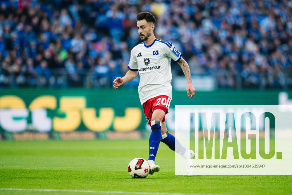 1. Bundesliga: Hamburger SV vs. VfB Stuttgart, 17.10.2026 Fabio Vieira (Hamburger SV, 20); Fußball, 1. Bundesliga, 6. Spieltag: Hamburger SV vs. VfB Stuttgart am 17.10.2026 im Volksparkstadion, Hamburg DFL REGULATIONS PROHIBIT ANY USE OF PHOTOGRAPHS AS IMAGE SEQUENCES AND OR QUASI-VIDEO.