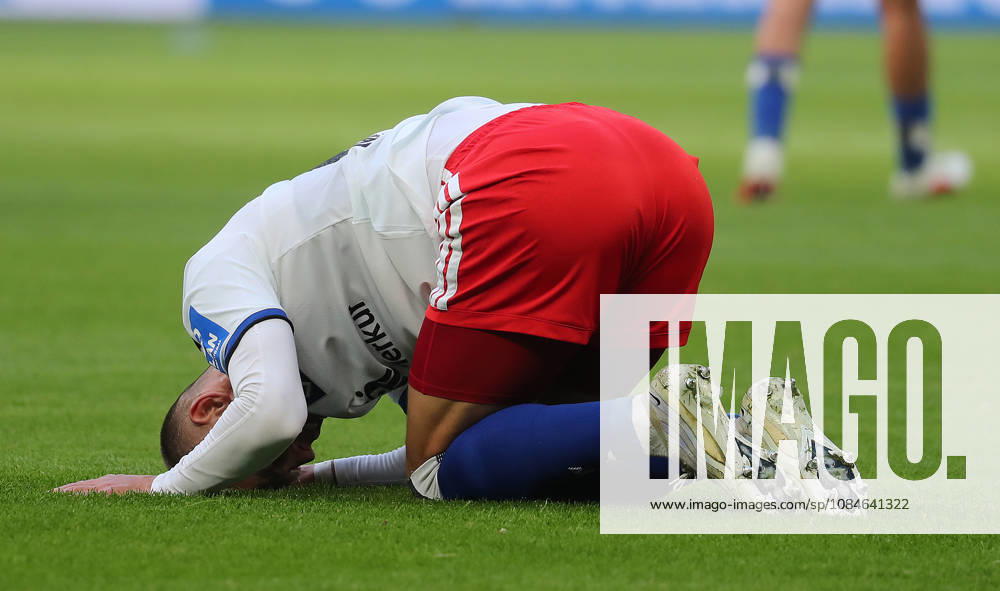 Miro Muheim (Hamburger SV) Fussball, Herren, Saison 2026 2027,1.Liga, Volksparkstadion, Hamburger SV gegen VfB Stuttgart DFL REGULATIONS PROHIBIT ANY USE OF PHOTOGRAPHS AS IMAGE SEQUENCES AND OR QUASI-VIDEO.
