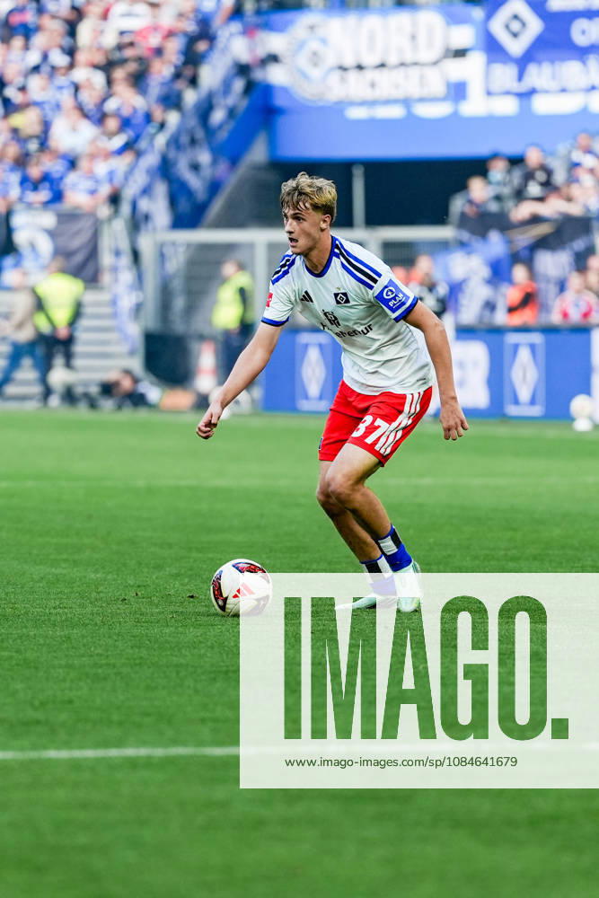 Deutschland: Fußball Bundesliga 2026 27, 6. Spieltag Hamburger SV (HSV) vs VfB Stuttgart Volkspark Stadion (Hamburg): Louis Lemke (Hamburger SV, 37)