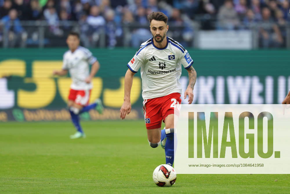 2026.10.17 Fussball 1. Bundesliga Hamburger Sportverein - VfB Stuttgart v.l. Fabio Daniel Ferreira Vieira (Hamburger SV, 20) in aktion, in action (DFL DFB regulations prohibit any use of photographs as image sequences and or quasi-video.