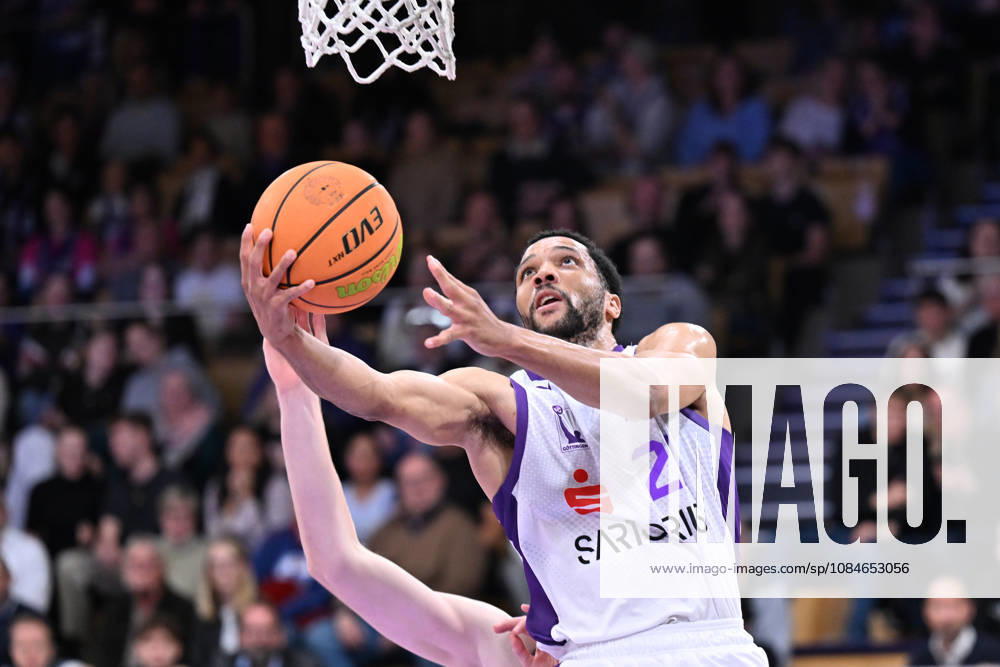 BG Göttingen - Nürnberg Falcons 17.10.2026, Göttingen: Basketball; 2. Bundesliga, ProA, BG Göttingen - Nürnberg Falcons, 5. Spieltag, Sparkassen-Arena. Zach Jackson (BG Göttingen) wirft. Göttingen Niedersachsen Deutschland