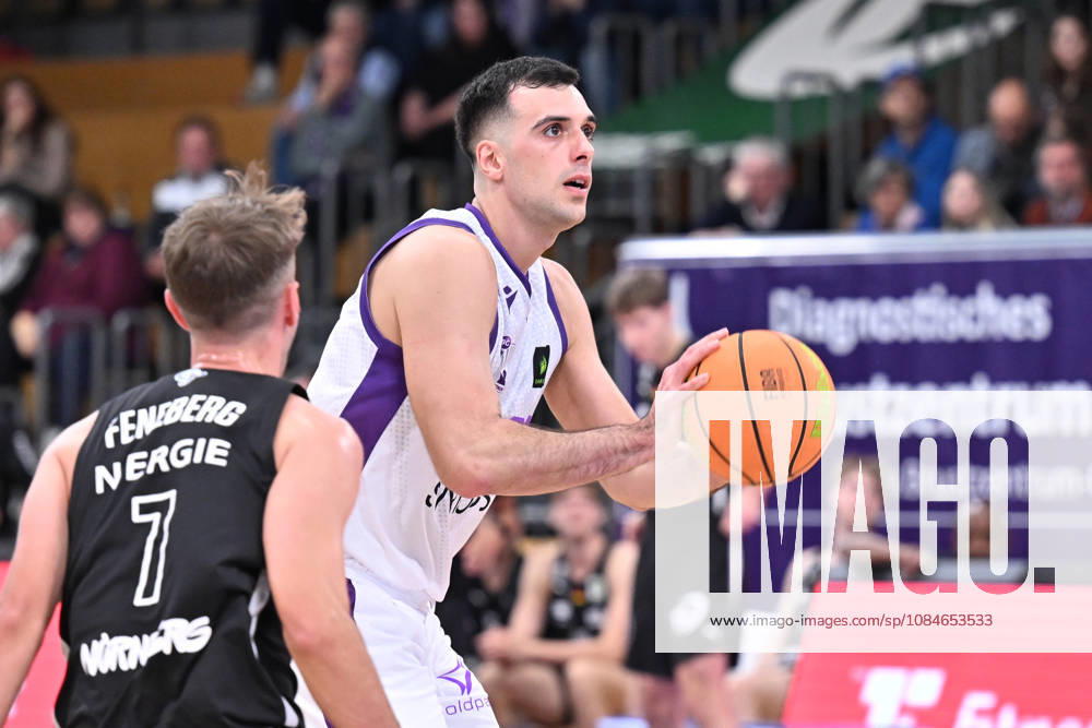 BG Göttingen - Nürnberg Falcons 17.10.2026, Göttingen: Basketball; 2. Bundesliga, ProA, BG Göttingen - Nürnberg Falcons, 5. Spieltag, Sparkassen-Arena. Omar Pajic (BG Göttingen) wirft. Göttingen Niedersachsen Deutschland
