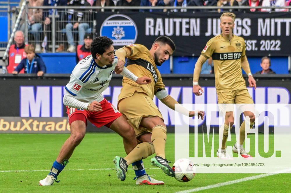 Bilal Nadir ( HSV ) 26 Deniz Undav ( Stuttgart ) Deutschland , Hamburg , Volksparkstadion , Fussball , 1. Bundesliga , Hamburger SV - VFB Stuttgart