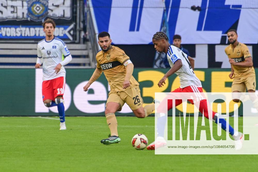 Warmed Omar ( HSV ) 26 Deniz Undav ( Stuttgart ) Deutschland , Hamburg , Volksparkstadion , Fussball , 1. Bundesliga , Hamburger SV - VFB Stuttgart
