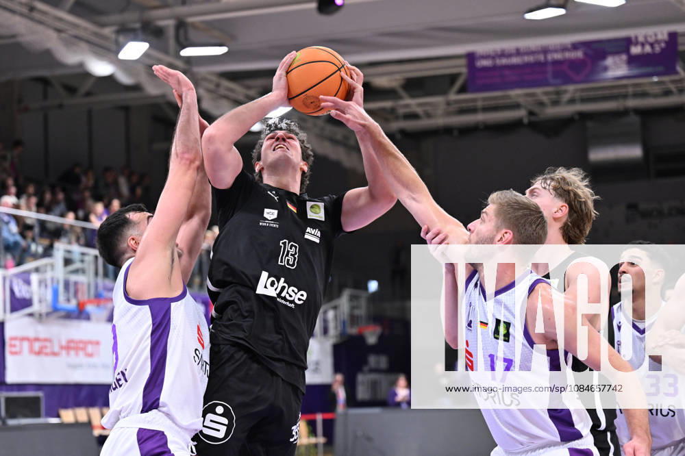 BG Göttingen - Nürnberg Falcons 17.10.2026, Göttingen: Basketball; 2. Bundesliga, ProA, BG Göttingen - Nürnberg Falcons, 5. Spieltag, Sparkassen-Arena. Daniel Helterhoff (Nürnberg Falcons) wirft. Göttingen Niedersachsen Deutschland