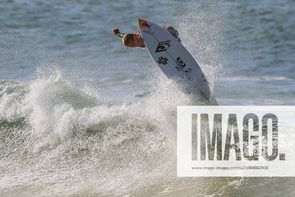 Meo Rip Curl Pro Portugal - Quarter Finals Caitlin Simmers of the United States competes during the Meo Rip Curl Pro Portugal at Praia dos Supertubos in Peniche, Portugal, on October 17, 2026.