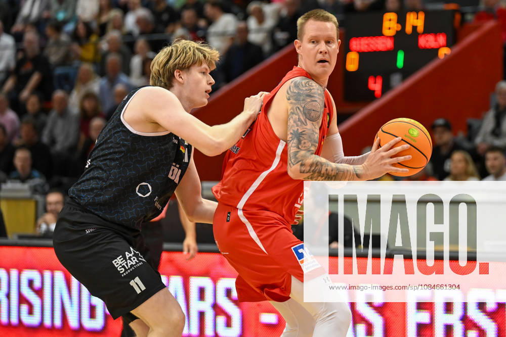 Karl Bühner, Robin Benzing Barmer 2. Basketball Bundesliga, Pro A, 5. Spieltag, 46ers, Basketball Saison 2026 2027, BBL, Deutschland, Gießen 46ers RheinStars Köln, Gießen in rot, Herren, Männer, Köln in schwarz