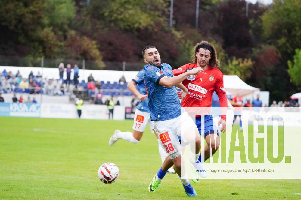 Cham Schweiz. Fussball Herren Saison 2026-2027 Schweizer Cup 2.Hauptrunde SC Cham - FC Sion 0:2 Bild ; Hajrizi Kreshnik FC Sion gegen Marin Wiskemann FC Cham Re. Aktion Zweikampf