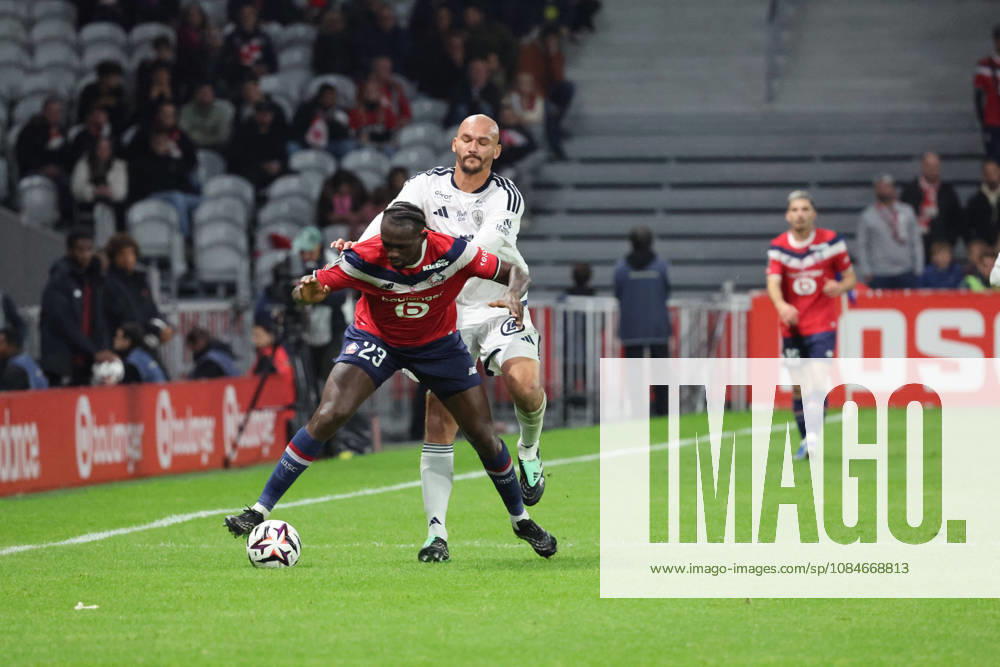 Tanguy NIANZOU (LOSC Lille) et Ludovic AJORQUE (Brest) lors du match LOSC Lille vs Brest, Ligue 1, Decathlon Arena stade Pierre Mauroy, le 17 octobre 2026 - photo Laurent Sanson PsnewZ