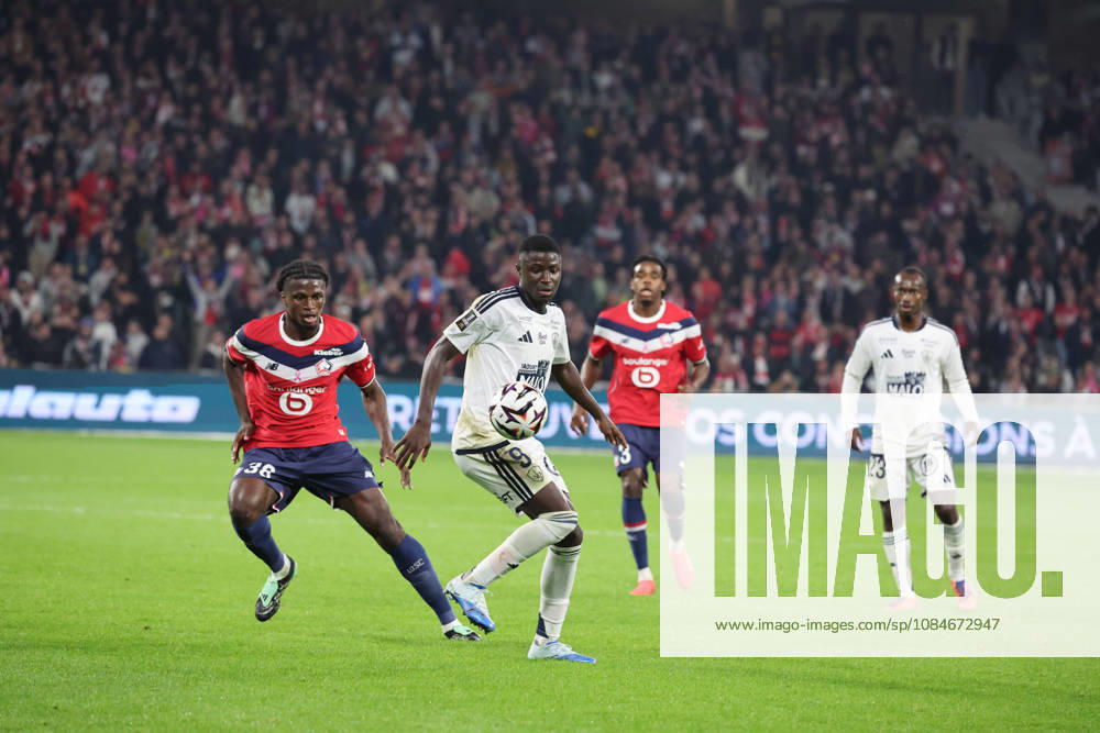 Pathé MBOUP (Brest) et Adeagan GOFFI (LOSC Lille) lors du match LOSC Lille vs Brest, Ligue 1, Decathlon Arena stade Pierre Mauroy, le 17 octobre 2026 - photo Laurent Sanson PsnewZ