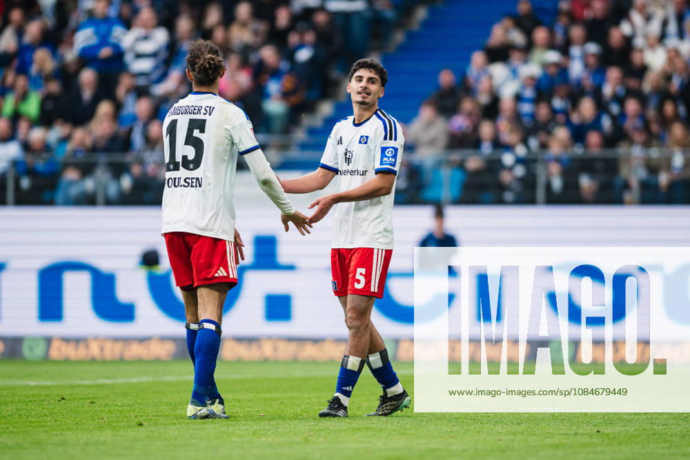 1. Bundesliga: Hamburger SV vs. VfB Stuttgart, 17.10.2026 Yussuf Poulsen (Hamburger SV, 15) und Martin Adeline (Hamburger SV, 5) klatschen sich ab ; Fußball, 1. Bundesliga, 6. Spieltag: Hamburger SV vs. VfB Stuttgart am 17.10.2026 im Volksparkstadion, Hamburg DFL REGULATIONS PROHIBIT ANY USE OF PHOTOGRAPHS AS IMAGE SEQUENCES AND OR QUASI-VIDEO.