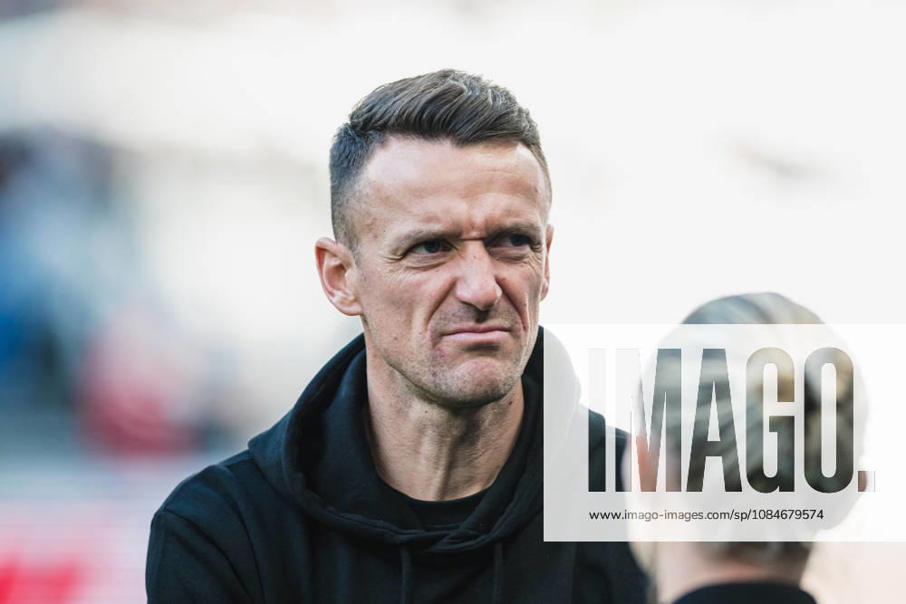 1. Bundesliga: Hamburger SV vs. VfB Stuttgart, 17.10.2026 Christian Gentner. (Sportdirektor VfB Stuttgart); Fußball, 1. Bundesliga, 6. Spieltag: Hamburger SV vs. VfB Stuttgart am 17.10.2026 im Volksparkstadion, Hamburg DFL REGULATIONS PROHIBIT ANY USE OF PHOTOGRAPHS AS IMAGE SEQUENCES AND OR QUASI-VIDEO.
