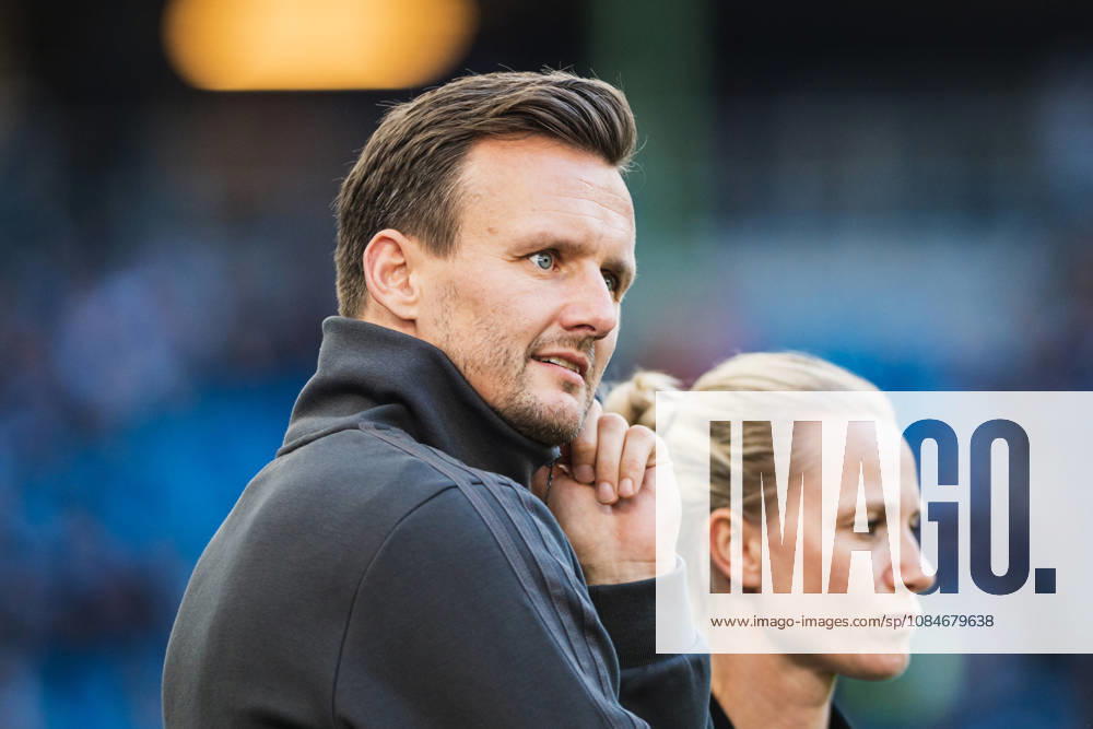 1. Bundesliga: Hamburger SV vs. VfB Stuttgart, 17.10.2026 Claus Costa (Direktor Profifußball Hamburger SV) ; Fußball, 1. Bundesliga, 6. Spieltag: Hamburger SV vs. VfB Stuttgart am 17.10.2026 im Volksparkstadion, Hamburg DFL REGULATIONS PROHIBIT ANY USE OF PHOTOGRAPHS AS IMAGE SEQUENCES AND OR QUASI-VIDEO.
