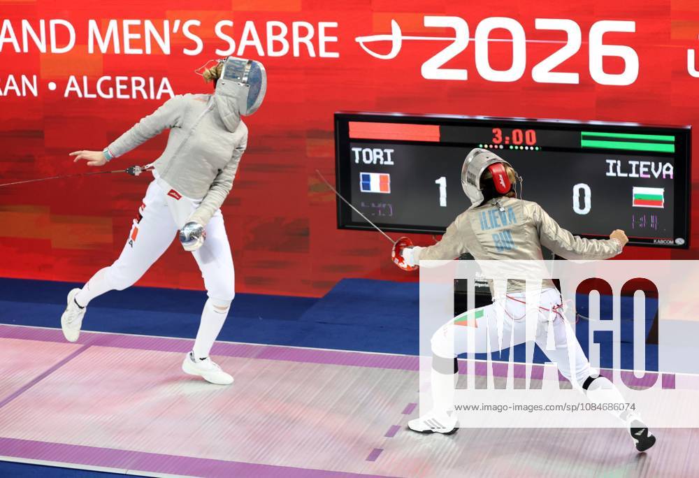 Coupe du Monde d escrime Oran 2026 la Francais Tori Toscane (gauche) affronte la bulgares Ilieva Yoana (droite), lors de la Finale individuelle du sabre fÃ minine, lors de la Coupe du monde d escrime 2026 a Oran, en Algerie, le 17 Octobre 2026 (Photo By Billel Bensalem APP Images) oran AlgÃ rie