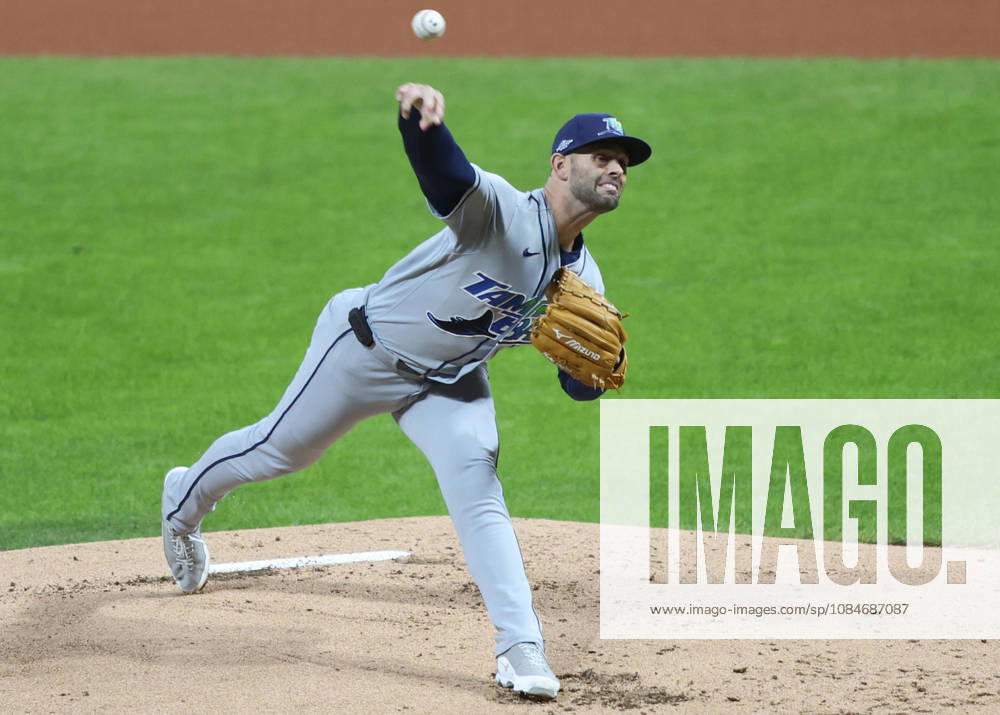Tampa Bay Rays starting pitcher Nick Martinez (28) throws in the first inning against the Cleveland Guardians during game four of the MLB, Baseball Herren, USA American League Championship Series at Progressive Field in Cleveland, Ohio, on Saturday, October 16, 2026. CLE20261017701 AARONxJOSEFCZYK