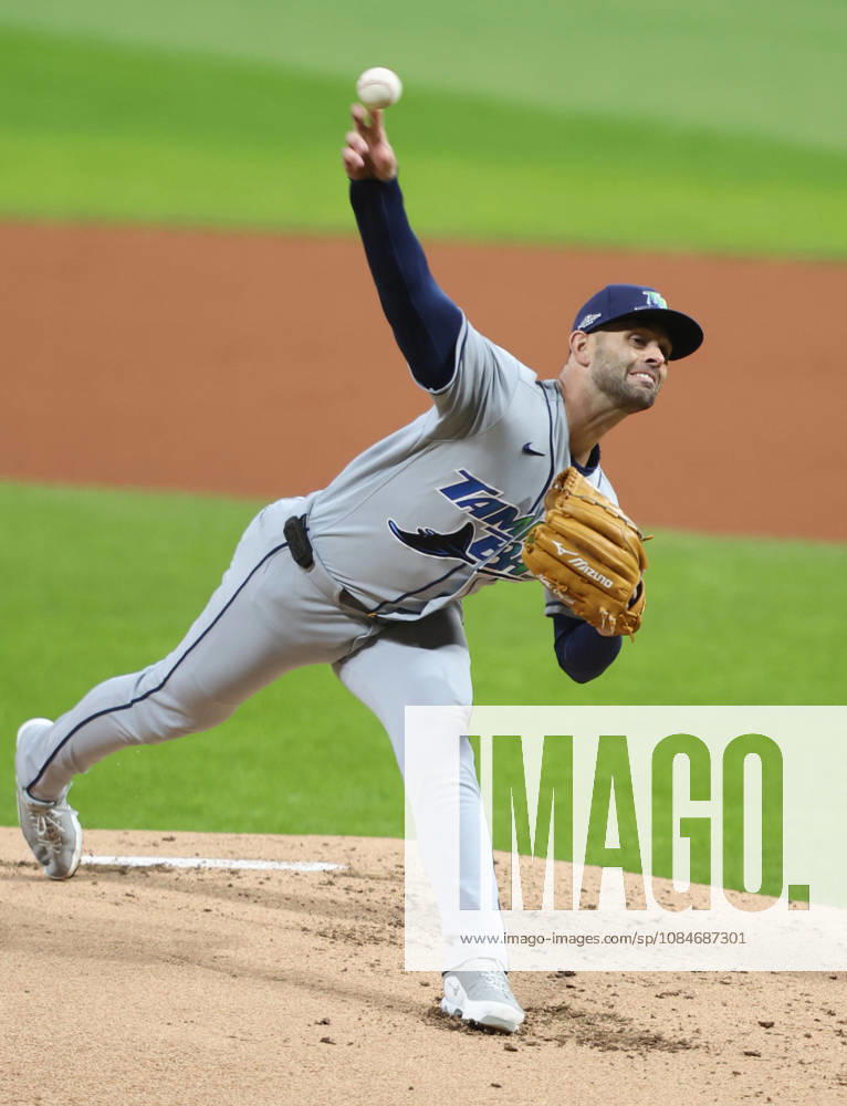 Tampa Bay Rays starting pitcher Nick Martinez (28) throws in the first inning against the Cleveland Guardians during game four of the MLB, Baseball Herren, USA American League Championship Series at Progressive Field in Cleveland, Ohio, on Saturday, October 17, 2026. CLE20261017702 AARONxJOSEFCZYK