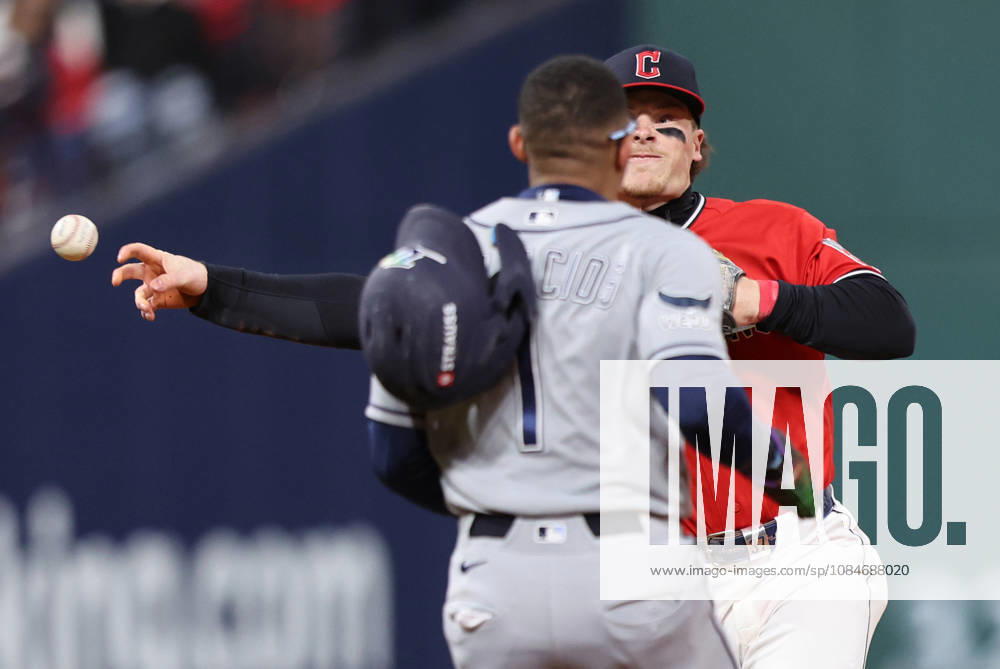 Cleveland Guardians second baseman Travis Bazzana (37) throws to first after putting out Tampa Bay Rays Richie Palacios (1) for a double play in the fifth inning during game four of the MLB, Baseball Herren, USA American League Championship Series at Progressive Field in Cleveland, Ohio, on Saturday, October 17, 2026. CLE20261017718 AARONxJOSEFCZYK