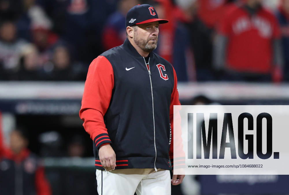 Cleveland Guardians manager Stephen Vogt (12) walks to the mound to replace pitcher Foster Griffin against the Tampa Bay Rays in the fifth inning during game four of the MLB, Baseball Herren, USA American League Championship Series at Progressive Field in Cleveland, Ohio, on Saturday, October 17, 2026. CLE20261017719 AARONxJOSEFCZYK