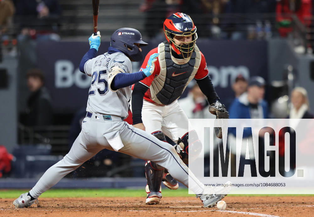 Tampa Bay Rays Victor Mesa Jr. (25) tries to get out of the way of a foul ball as Cleveland Guardians catcher Patrick Bailey (16) chases it down in the sixth inning during game four of the MLB, Baseball Herren, USA American League Championship Series at Progressive Field in Cleveland, Ohio, on Saturday, October 17, 2026. CLE20261017724 AARONxJOSEFCZYK